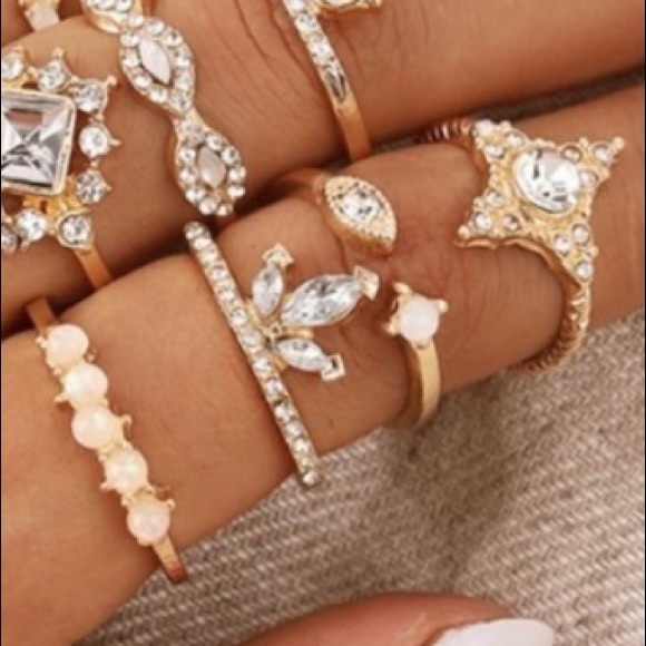 Set Of 1️⃣2️⃣ Crystal Rings💍💍💍 - Picture 5 of 6